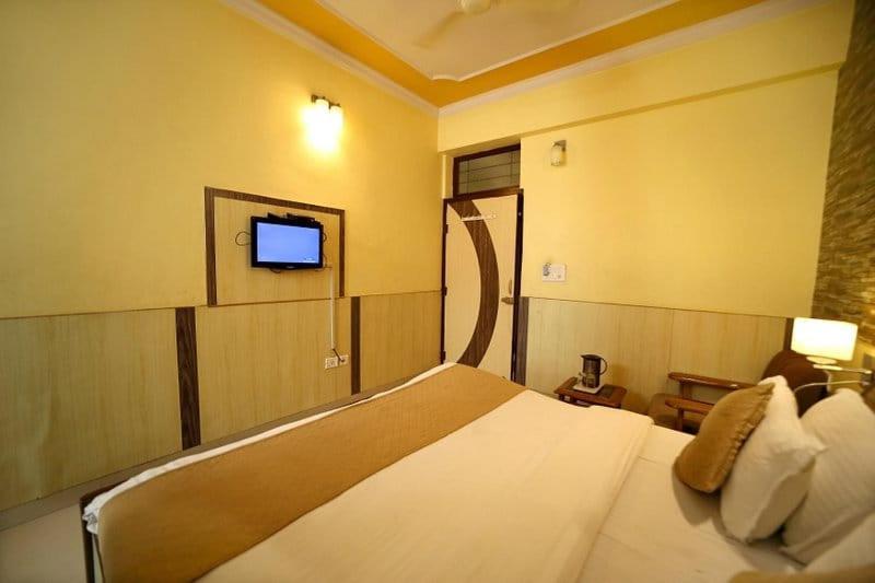 Hotel Golden Heritage Deluxe Jaipur Exteriör bild