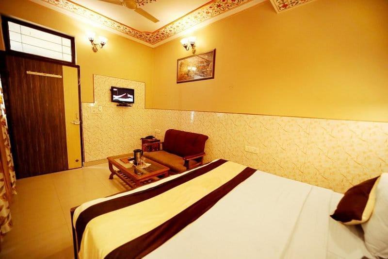Hotel Golden Heritage Deluxe Jaipur Exteriör bild