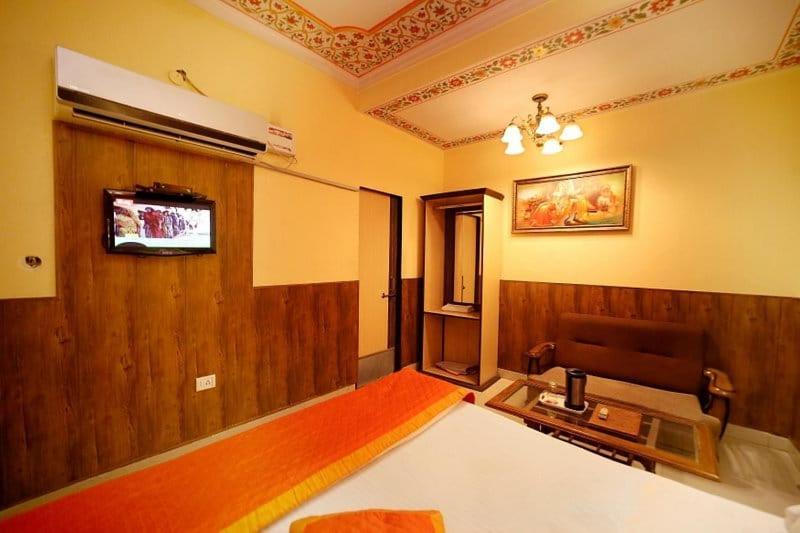 Hotel Golden Heritage Deluxe Jaipur Exteriör bild